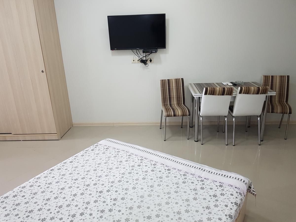 Apartment In Front Of Mcdonald'S Батуми Экстерьер фото