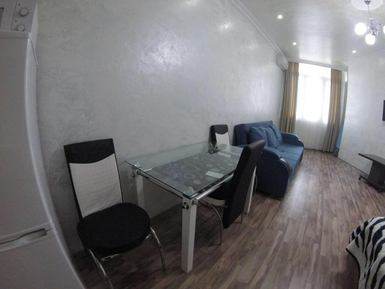 Apartment In Front Of Mcdonald'S Батуми Экстерьер фото