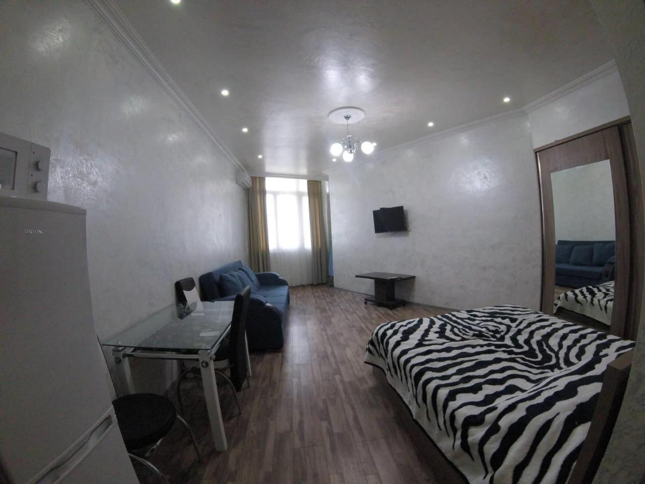 Apartment In Front Of Mcdonald'S Батуми Экстерьер фото